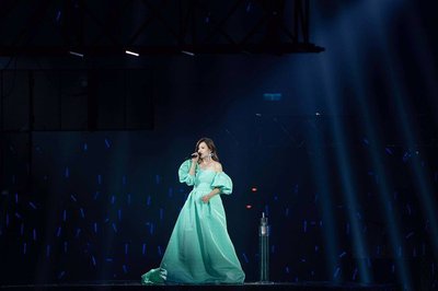 梁靜茹首認(rèn)愛總裁男友！甜蜜日常曝光 日傳愛心圖，羞到趴桌